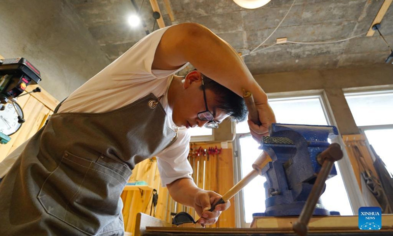 Li Zhanlong shows a wooden mechanical installation at his studio in Luquan District of Shijiazhuang, north China's Hebei Province, Sept. 14, 2021. Li Zhanlong is a wooden mechanical installation designer in Shijiazhuang. After graduation, Li once worked as a salesman and ran an online shop. In 2018, Li Zhanlong left his job and went to Tianjin to learn carpentry skills. Photo: Xinhua
