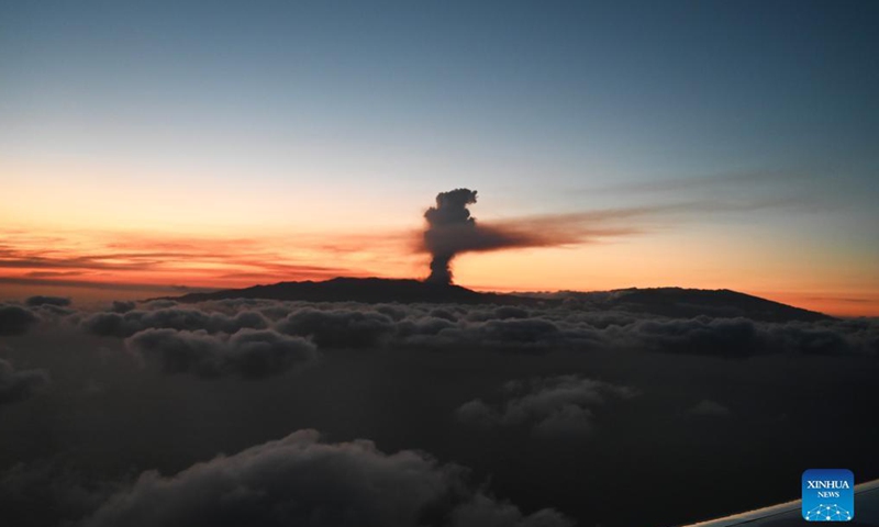 Photo taken on Sep 19, 2021 shows the eruption of the Cumbre Viejo volcano on the La Palma island of Canary Islands, Spain. Between 5,000 and 10,000 people are being evacuated after the volcano began erupting on Sunday afternoon.Photo:Xinhua