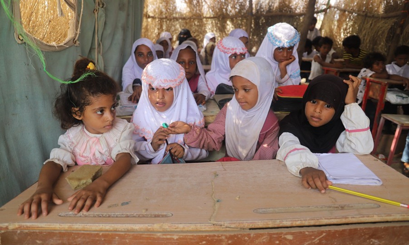 Yemeni girls attend a class inside a straw hut-turned makeshift classroom at the Abi Talib primary school in Hajjah Province, Yemen, on Sept. 20, 2021.(Photo: Xinhua)
