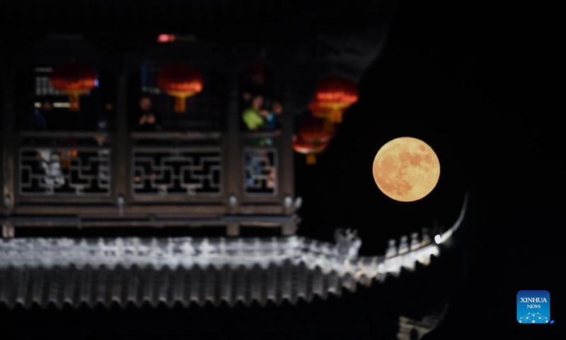 A full moon is seen at Yanzhou ancient town in Jiande City of east China's Zhejiang Province, Sept. 21, 2021.(Photo: Xinhua)