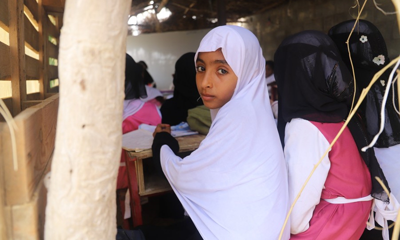 A schoolgirl is seen inside a hut-like classroom at a primary school in Hajjah Province, Yemen, Sept. 20, 2021.(Photo: Xinhua)