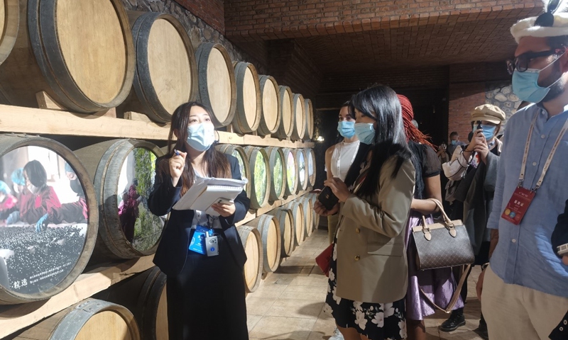 Representatives from developing countries visit the Yuanshi Vineyard on Sunday. Photo: Hu Yuwei/GT