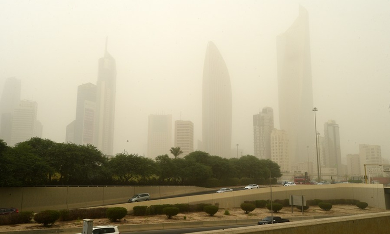 Photo taken on Sept. 26, 2021 shows buildings shrouded in heavy dust in Kuwait City, Kuwait. A heavy sand storm engulfed Kuwait on Sunday.(Photo: Xinhua)