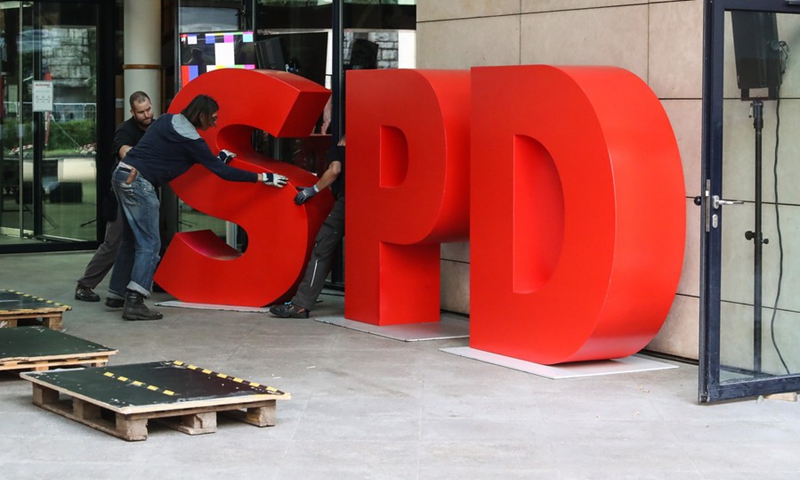 Staff members work at the headquarters of German Social Democratic Party (SPD) in Berlin, capital of Germany, on Sept. 25, 2021.(Photo: Xinhua)