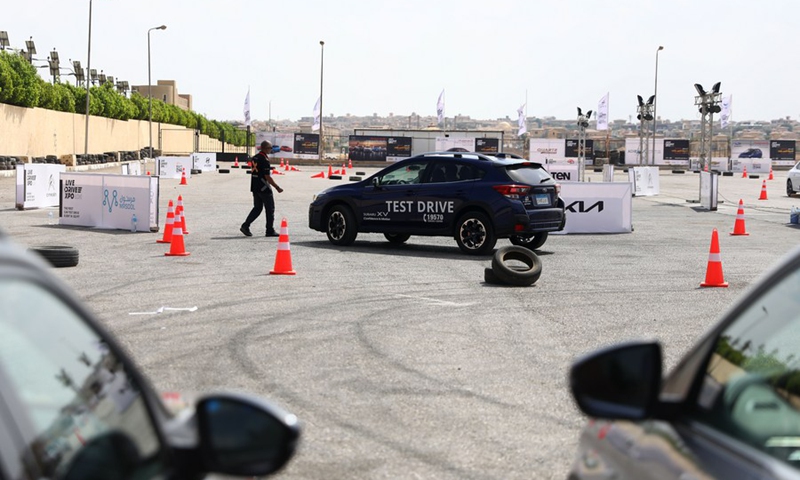 Clients test a car during the Live Drive Expo (LDX), a car test drive exhibition, held in New Cairo of Egypt, Sept. 24, 2021.(Photo: Xinhua)