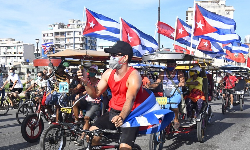 Hundreds of people participate in a rally against U.S. embargo in Havana, Cuba, Aug. 5, 2021.(Photo: Xinhua)