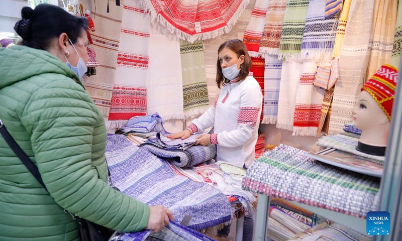 A woman visits a booth at the Firebird exhibition and fair, an annual event for folk craftsmen and artisans from Russia, in Moscow, Russia, on Sept. 29, 2021. Photo:Xinhua