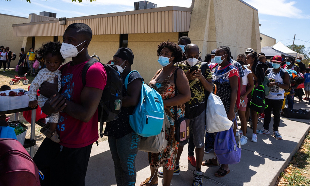 Un número creciente de haitianos busca la paz y la seguridad temporales en la frontera entre Estados Unidos y México.