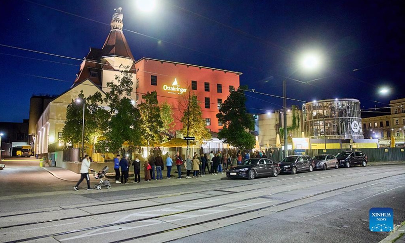 People line up to visit the Ottakringer Brewery in Vienna, Austria, on Oct. 2, 2021. The Ottakringer Brewery was transformed into a museum for one night to greet visitors as part of the Long Night of Museums on Saturday. Around 640 museums, galleries, and cultural institutions presented their collections and exhibitions during the Long Night of Museums.(Photo: Xinhua)
