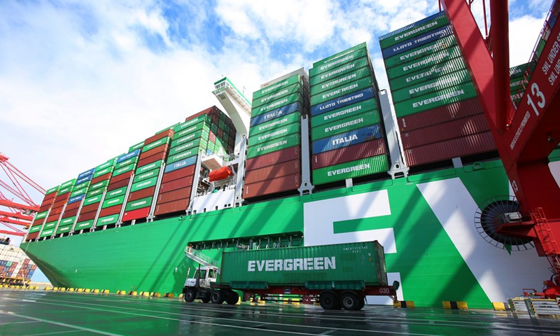Photo taken on Oct. 6, 2021 shows the world's largest container vessel Ever Ace at the Colombo Port in the Sri Lankan capital.(Photo: Xinhua)
