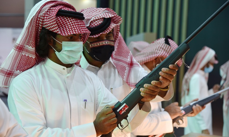Visitors look at guns during the Saudi International Falcons and Hunting Exhibition at the headquarters of the Saudi Falcon Club in Mulham, north of Riyadh, Saudi Arabia, on Oct. 5, 2021.(Photo: Xinhua)