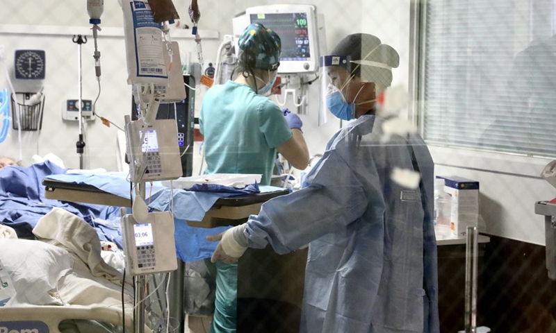 Healthcare workers operate in an ICU in the COVID Area of the Beverly Hospital in Montebello City, California, the United States, Jan. 22, 2021.(Photo: Xinhua)