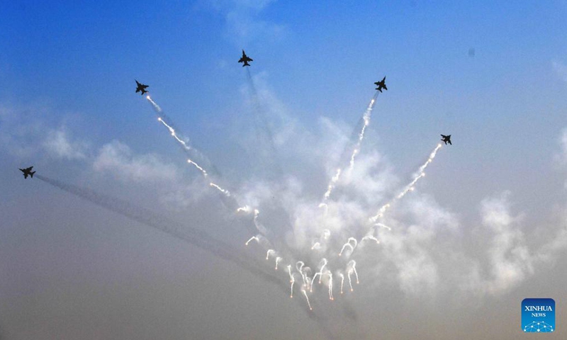 Indian Air Force fighter aircrafts fire flares during the 89th Indian Air Force Day celebrations at Hindon Air Force station in Ghaziabad, India, Oct. 8, 2021.Photo:Xinhua