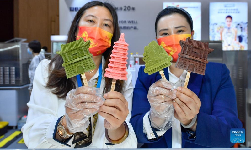 Exhibitors display ice cream products during Ice Cream China 2021 held in north China's Tianjin Municipality, Oct. 11, 2021. Ice Cream China 2021 opened Monday in north China's Tianjin Municipality, attracting more than 400 companies and nearly 10,000 buyers. (Xinhua/Sun Fanyue)