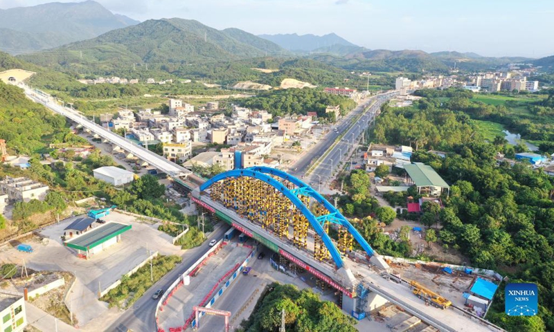 Aerial photo shows constructors working at the construction site of Beizitou grand bridge in Huidong County of Huizhou, south China's Guangdong Province, Oct. 11, 2021. As part of the Guangzhou-Shanwei High Speed Railway, the 112-meter bridge finished its tied-arch closure on Monday. (Xinhua/Liu Dawei)