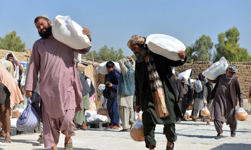 People carry relief assistance donated by World Food Programme (WFP) in Kandahar city, Afghanistan, Oct. 7, 2021.(Photo: Xinhua)