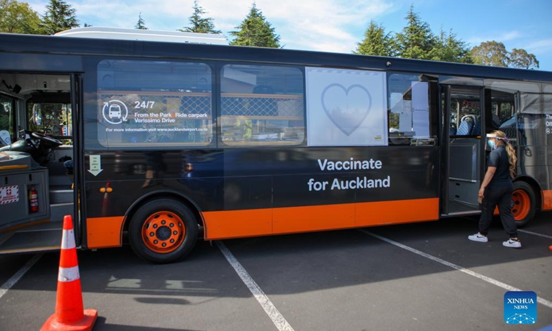 Photo taken on Oct. 16, 2021 shows a COVID-19 vaccination van in Auckland, New Zealand.Photo:Xinhua