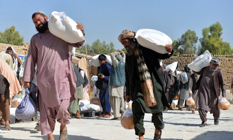 People carry relief assistance donated by World Food Programme (WFP) in Kandahar city, Afghanistan, Oct. 7, 2021.(Photo: Xinhua)