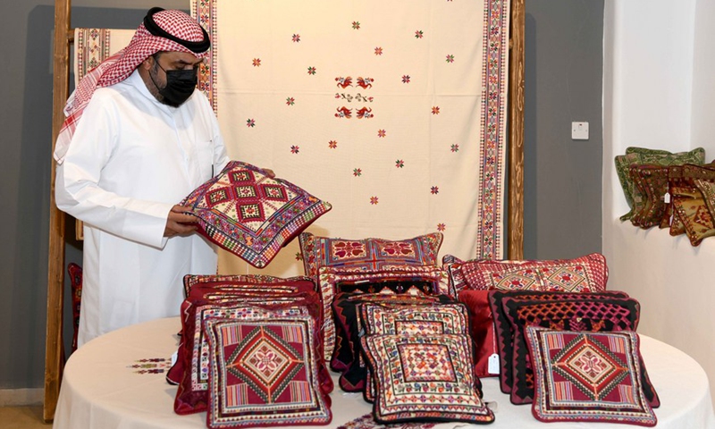 A man visits an exhibition of the Palestinian heritage in Kuwait City, Kuwait, on Oct. 18, 2021(Photo: Xinhua)