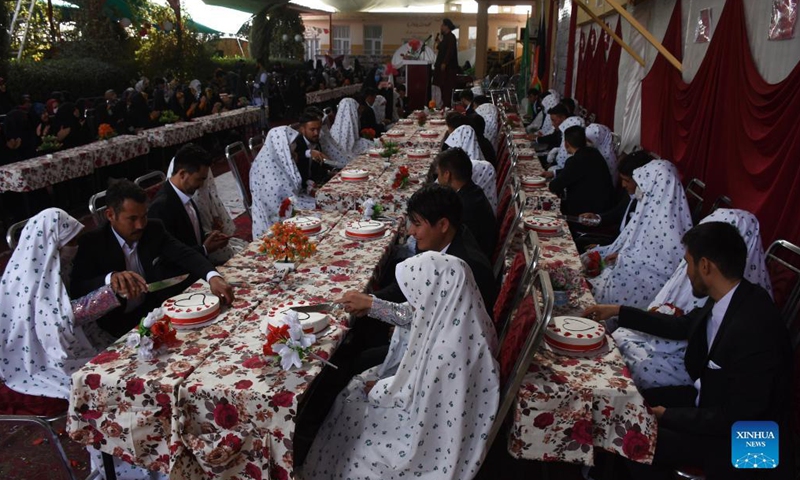 Afghan couples attend a mass wedding ceremony in Mazar-i-Sharif, capital of northern Balkh province, Afghanistan, Oct. 21, 2021.Photo:Xinhua