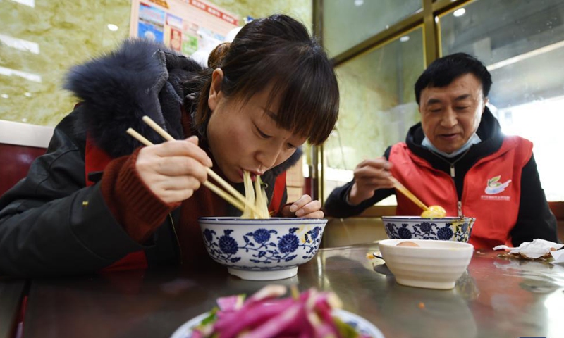 COVID-19 prevetion and control volunteers have free beef noodles provided by a noodle restaurant in Lanzhou, northwest China's Gansu Province, Oct. 22, 2021.Photo:Xinhua