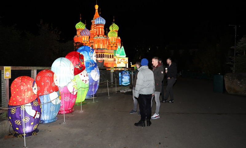People visit the preview of a lantern show at Dublin Zoo in Dublin, Ireland, Oct. 25, 2021.(Photo: Xinhua)
