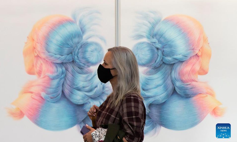 People visit the Art Toronto 2021 at the Metro Toronto Convention Center in Toronto, Canada, on Oct. 29, 2021. With participation of over 60 galleries focusing on contemporary art, the art fair kicked off on Friday.Photo:Xinhua