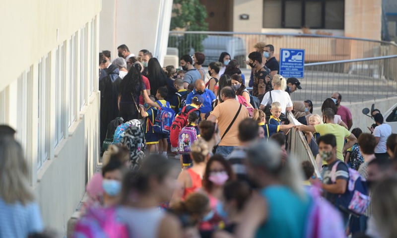 Parents send their children to go to school in Pembroke, Malta, on Sept. 29, 2021.(Photo: Xinhua)