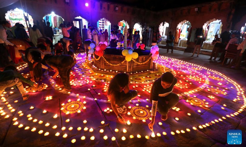 People light oil lamps for the upcoming Diwali festival in Bhopal, the capital city of India's Madhya Pradesh, on Oct. 29, 2021.Photo:Xinhua