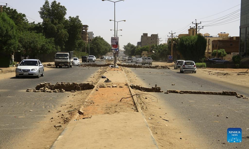 Photo taken on Nov. 1, 2021 shows road blocked with makeshift brick barricades by demonstrators in Khartoum, Sudan. On Oct. 25, the Sudanese Army took measures ending the partnership between the military and civilian coalition ruling during the transitional period in Sudan. Meanwhile, General Commander of the Sudanese Armed Forces Abdel Fattah Al-Burhan declared a state of emergency across the country and dissolved the sovereign council and government.(Photo: Xinhua)