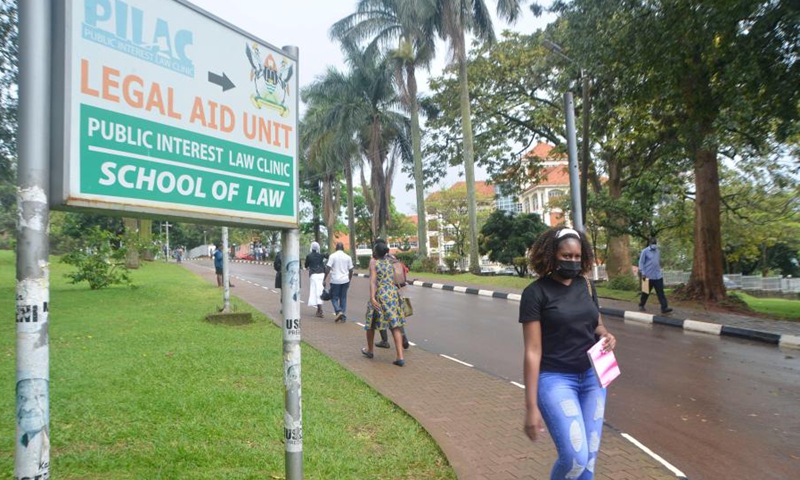 A student wearing a face mask walks in Makerere University in Kampala, Uganda, Nov. 1, 2021. (Photo: Xinhua)