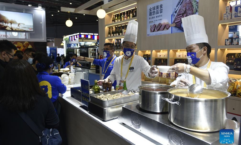 Staff members prepare food during the 4th China International Import Expo (CIIE) in Shanghai, east China, Nov. 6, 2021.Photo:Xinhua