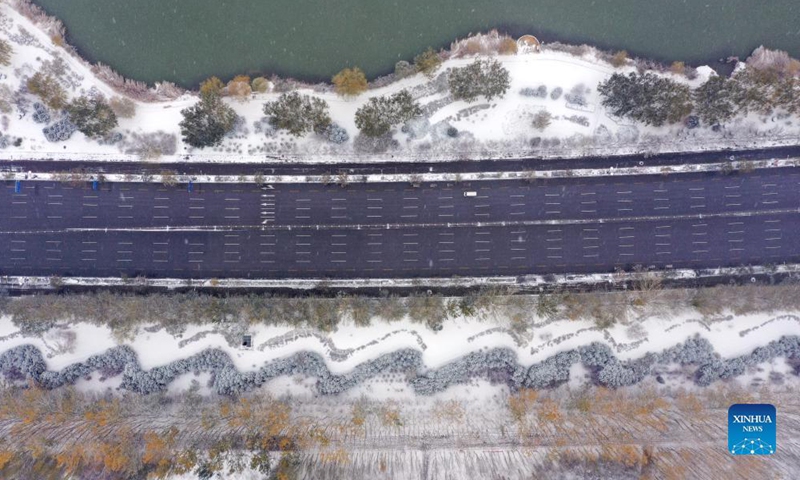 Aerial photo taken on Nov. 6, 2021 shows a snow scene in Yinchuan, northwest China's Ningxia Hui Autonomous Region.Photo:Xinhua