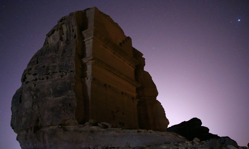 Photo taken on Nov. 4, 2021 shows a stunning stargazing experience at Hegra in Alula, Saudi Arabia.(Photo: Xinhua)