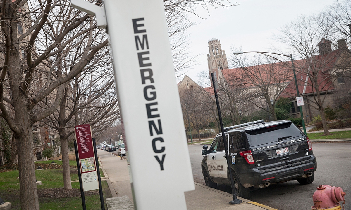 Police officers stand watch near the Main Quadrangles on the Hyde Park Campus of the University of Chicago on November 30, 2015 in Chicago, Illinois. File Photo: VCG