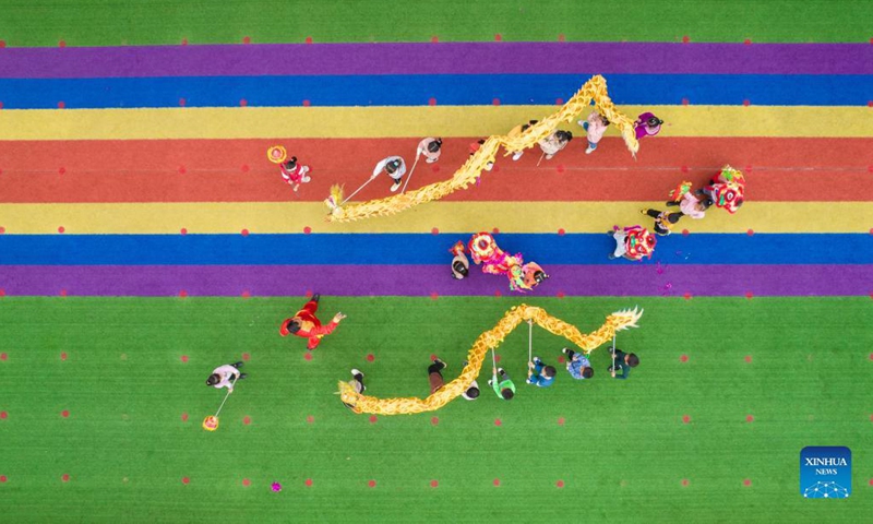 Aerial photo shows children learning dragon dance from a folk artist at a kindergarten in Yaotianping Town in Dingcheng District of Changde, central China's Hunan Province, Nov. 17, 2021. The kindergarten invited folk artists to give a dragon dance and lion dance lesson to the children, providing small kids an opportunity to have a close watch on the local intangible cultural heritage. (Xinhua)
