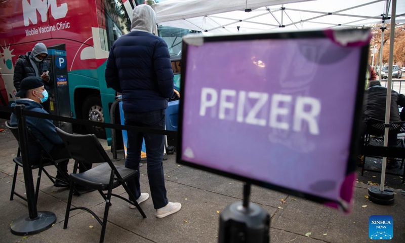 People wait at a mobile COVID-19 vaccination site in the Brooklyn borough of New York, the United States, Nov 19, 2021. The US Food and Drug Administration (FDA) on Friday authorized boosters of the Pfizer/BioNTech and Moderna COVID-19 vaccines for all adults.Photo:Xinhua
