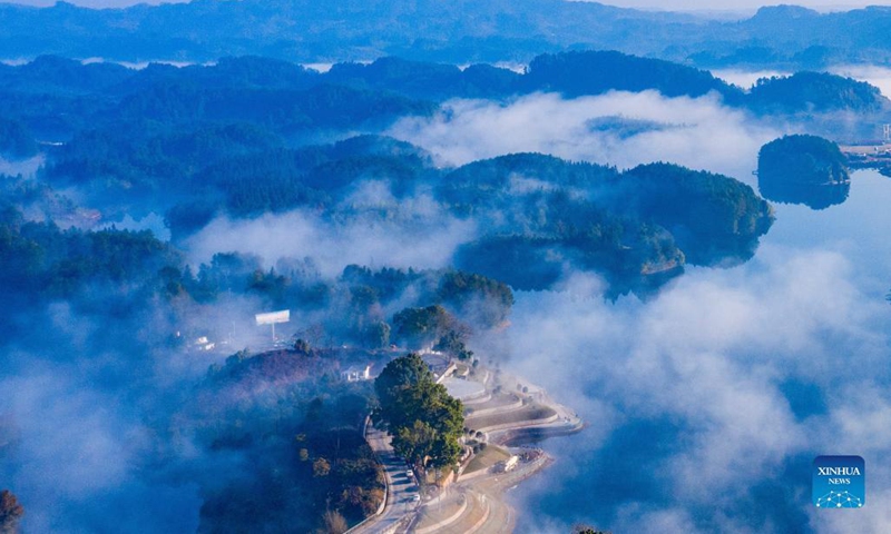 Aerial photo taken on Nov. 25, 2021 shows the scenery of Lixiang Lake National Wetland Park in Nanchuan District, southwest China's Chongqing Municipality. Local authorities of Nanchuan District have in recent years made all-out efforts to strengthen ecological protection of Lixiang Lake. The endeavor has yielded blue skies and clear waters as well as booming tourism. (Photo by Qu Mingbin/Xinhua)