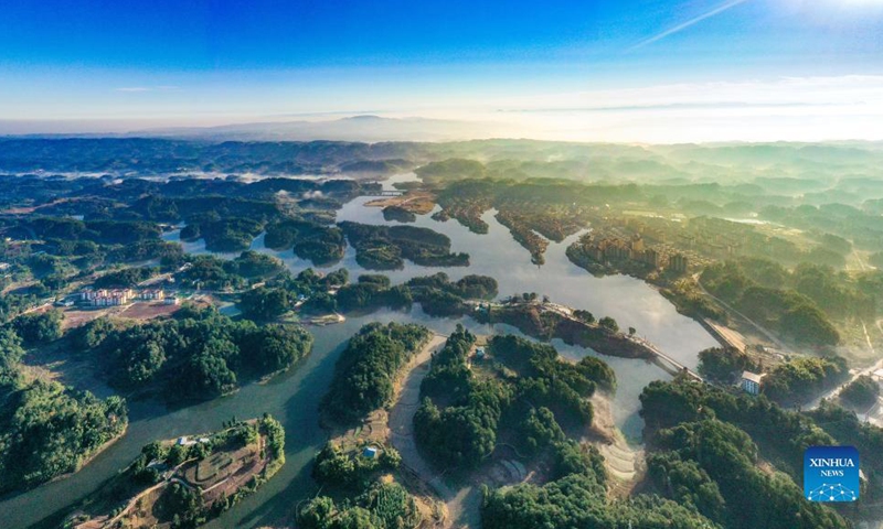 Aerial photo taken on Nov. 25, 2021 shows the scenery of Lixiang Lake National Wetland Park in Nanchuan District, southwest China's Chongqing Municipality. Local authorities of Nanchuan District have in recent years made all-out efforts to strengthen ecological protection of Lixiang Lake. The endeavor has yielded blue skies and clear waters as well as booming tourism. (Photo by Qu Mingbin/Xinhua)