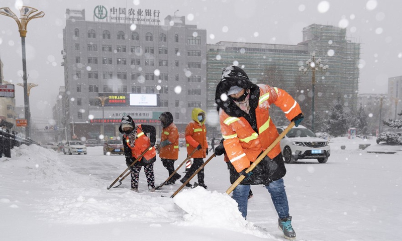 Sanitation workers clear snow from a street in Hegang City, northeast China's Heilongjiang Province, Nov. 22, 2021.Photo:Xinhua