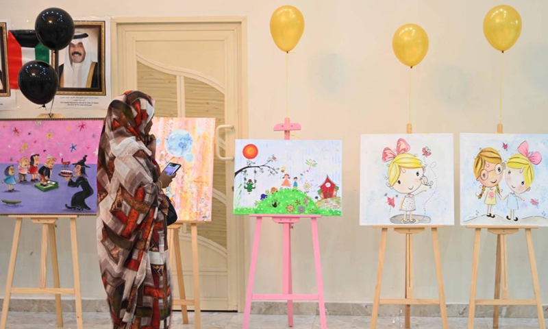A visitor looks at exhibits during an exhibition of artistic paintings for children in Hawalli Governorate, Kuwait, on Nov. 22, 2021.Photo:Xinhua