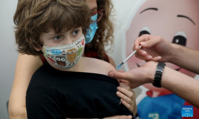 A child receives the COVID-19 vaccine in Tel Aviv, Israel, on Nov. 25, 2021.(Photo: Liu Xin/GT)