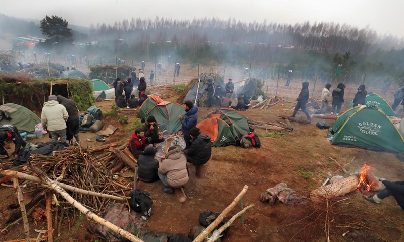 Photo taken on Nov. 14, 2021 shows a refugee camp near the Belarusian-Polish border in Belarus.(Photo: Xinhua)