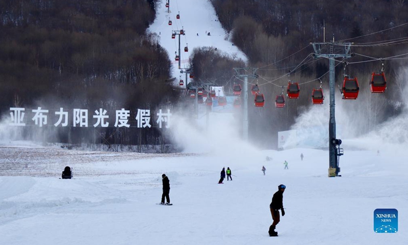 Tourists ski at at a ski resort in Yabuli town, northeast China's Heilongjiang Province, Nov. 27, 2021.Photo:Xinhua