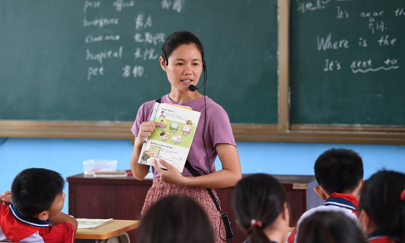 Lin Xiaolian gives an English lesson to sixth graders at Beili Primary School on Beili Island in Xuwen county, South China's Guangdong Province, September 1, 2020. Photo: Xinhua