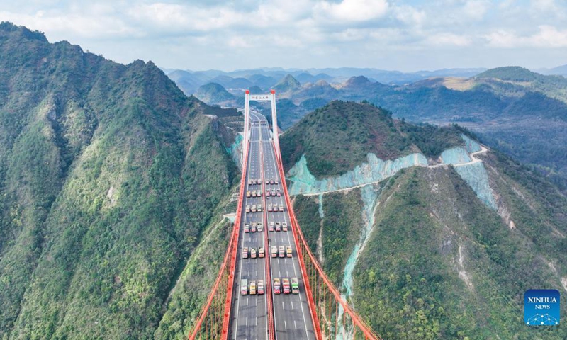 Aerial photo taken on Nov. 30, 2021 shows the Yangbaoshan bridge during a static load test in Guiding County, southwest China's Guizhou Province. The Yangbaoshan bridge carried out a static load test on Tuesday.(Photo: Xinhua)