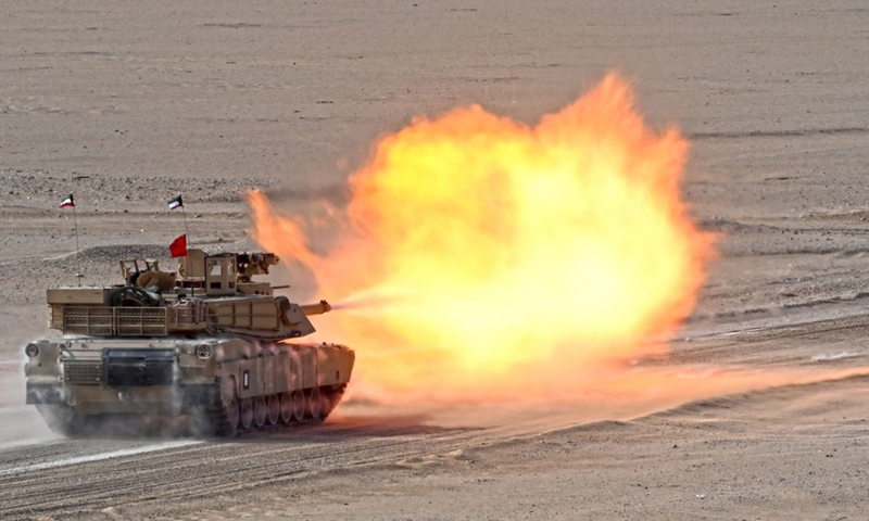Photo taken on Dec. 2, 2021 shows a tank firing during a military drill by the Kuwaiti Army in Jahra Governorate, Kuwait.(Photo: Xinhua)