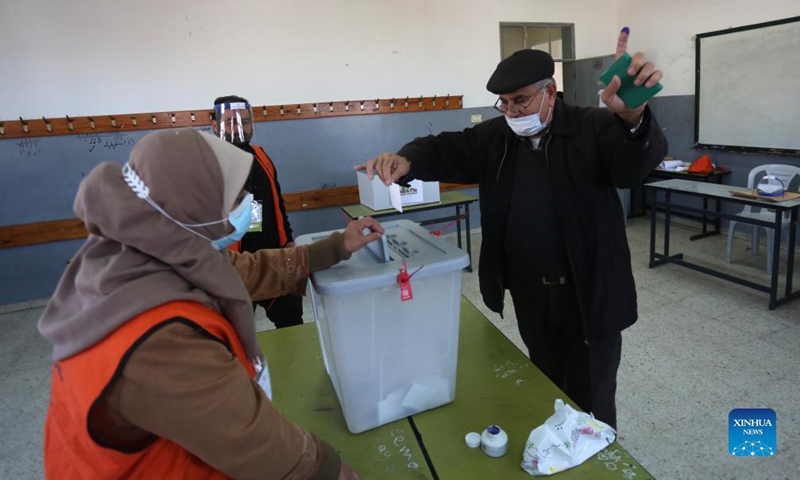 A man casts his vote at an election center in the West Bank city of Hebron, Dec. 11, 2021.Photo:Xinhua