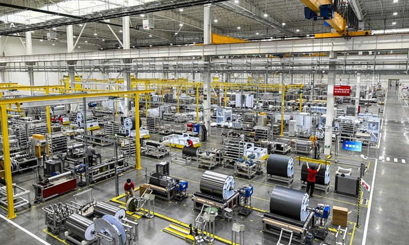 Workers are busy at the factory of Zhuolang Intelligent Machinery Co., Ltd. in Urumqi, northwest China's Xinjiang Uygur Autonomous Region, Oct. 22, 2020.(Photo: Xinhua)