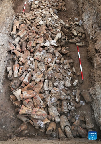 Photo taken on Aug. 26, 2019 shows a group of colored pottery figurines unearthed at the mausoleum of Empress Dowager Bo, mother of Emperor Wendi of the Western Han Dynasty (202 BC-AD 25), in Jiangcun Village on the eastern outskirts of Xi'an, northwest China's Shaanxi Province. A large-scale mausoleum in Xi'an has been identified as belonging to Emperor Wendi of the Western Han Dynasty, local authorities said Tuesday.(Photo: Xinhua)